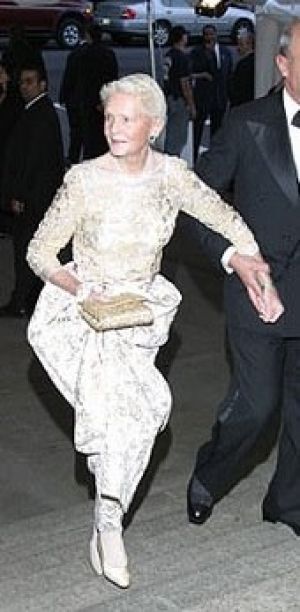 CZ Guest at the Metropolitan gala in 2003 just before her death.jpg